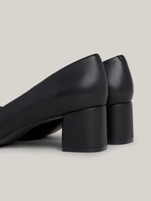 Sapatos TH Monogram de Couro com Salto Bloco