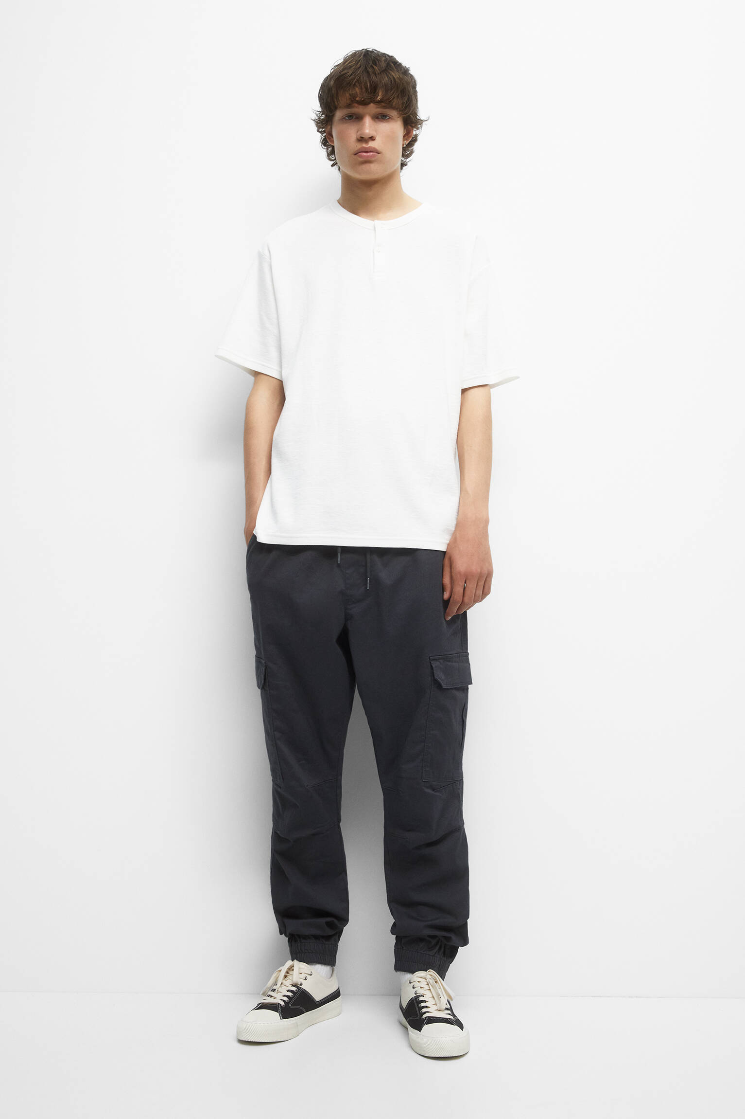 Calça jogger cargo básica - cinza antracite