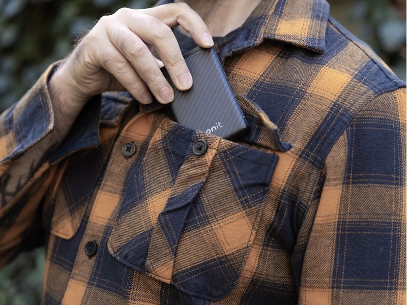 onit Powerbank Carbon 10000 mAh PD Kompakte und robuste Powerbank für den Outdoor-Einsatz