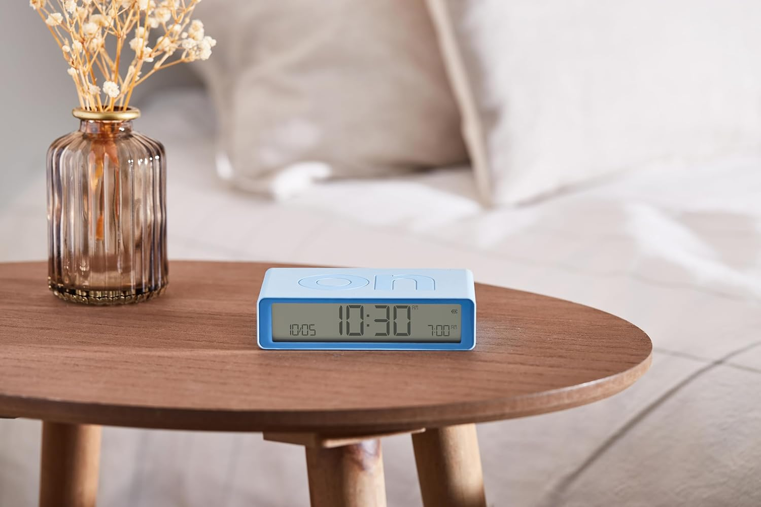 Flip Classic Digitaler Wecker Nachttisch Uhr mit LCD Display (LEX-LR157LB1) - Light Blue