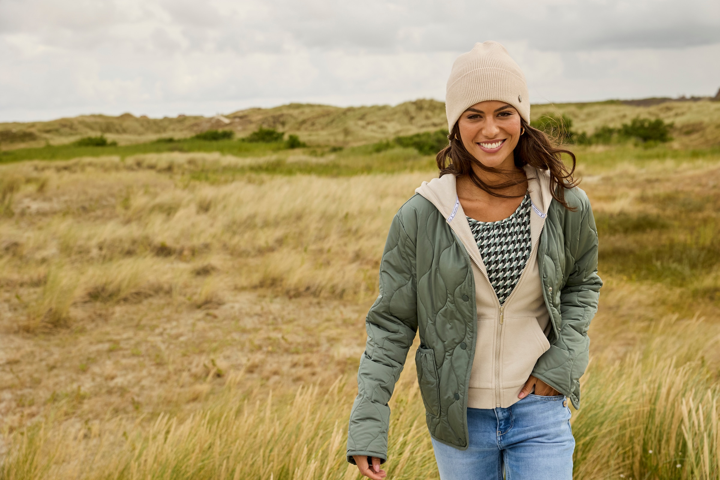 DELMAO Kapuzensweatjacke , mit Reissverschluss, Kapuze & Kängurutasche