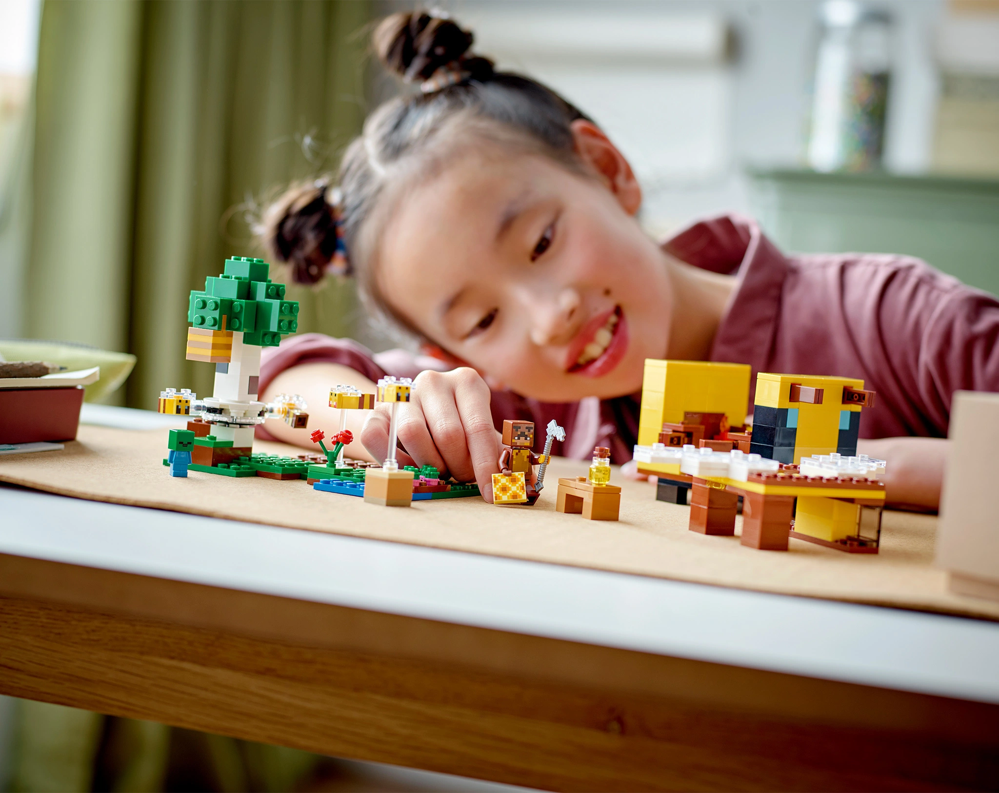 LEGO® Minecraft™ 21241 Das Bienenhäuschen
