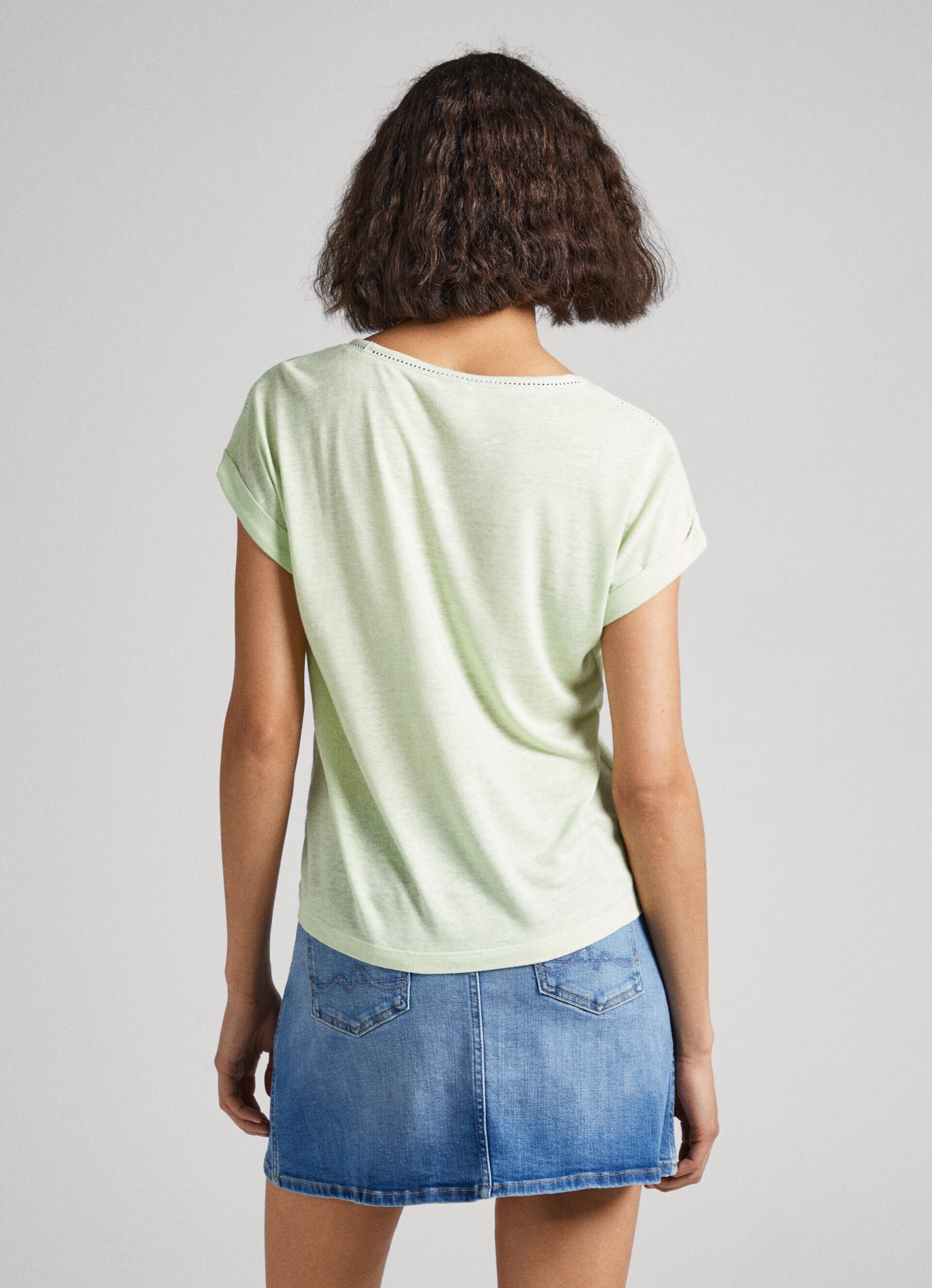 Camiseta com detalhe em renda - verde claro