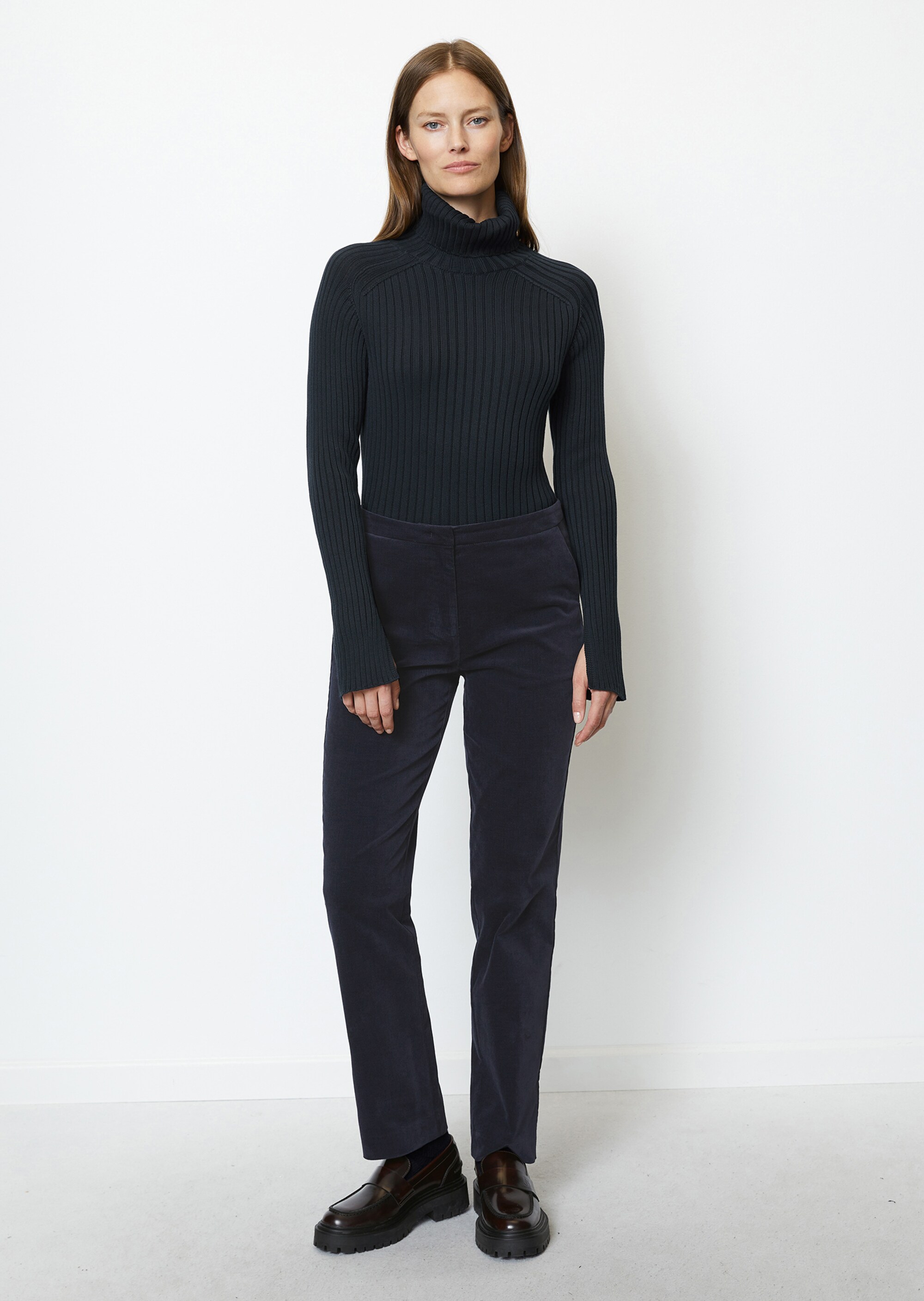 Gerippter Rollkragenpullover slim aus Organic Cotton