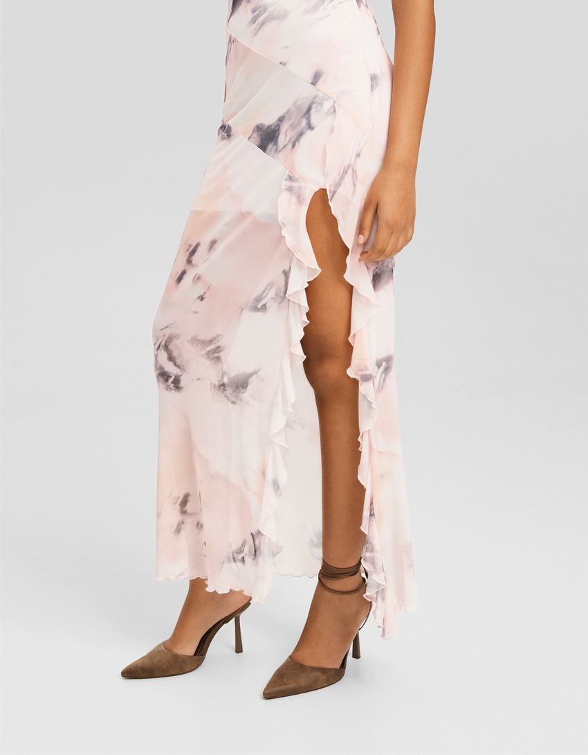 Vestido midi de tule estampado com babados e alças.