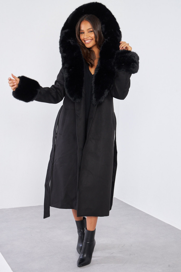 Manteau noir à fourrure