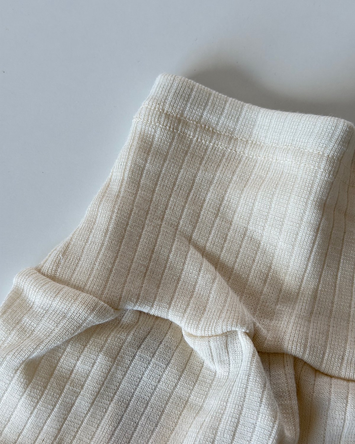 Bukse Rib m/ høyt liv – 45% Bomull, 35% Merino, 20% Silke – Ubehandlet Ull