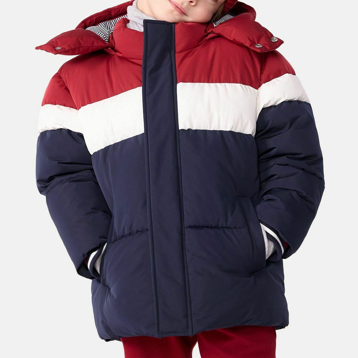 PETIT BATEAU<br>Jaqueta de plumas com capuz em blocos de cores