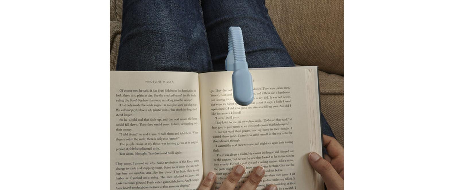 Leselicht HellblauKompakte Leselampe mit USB-Ladefunktion
