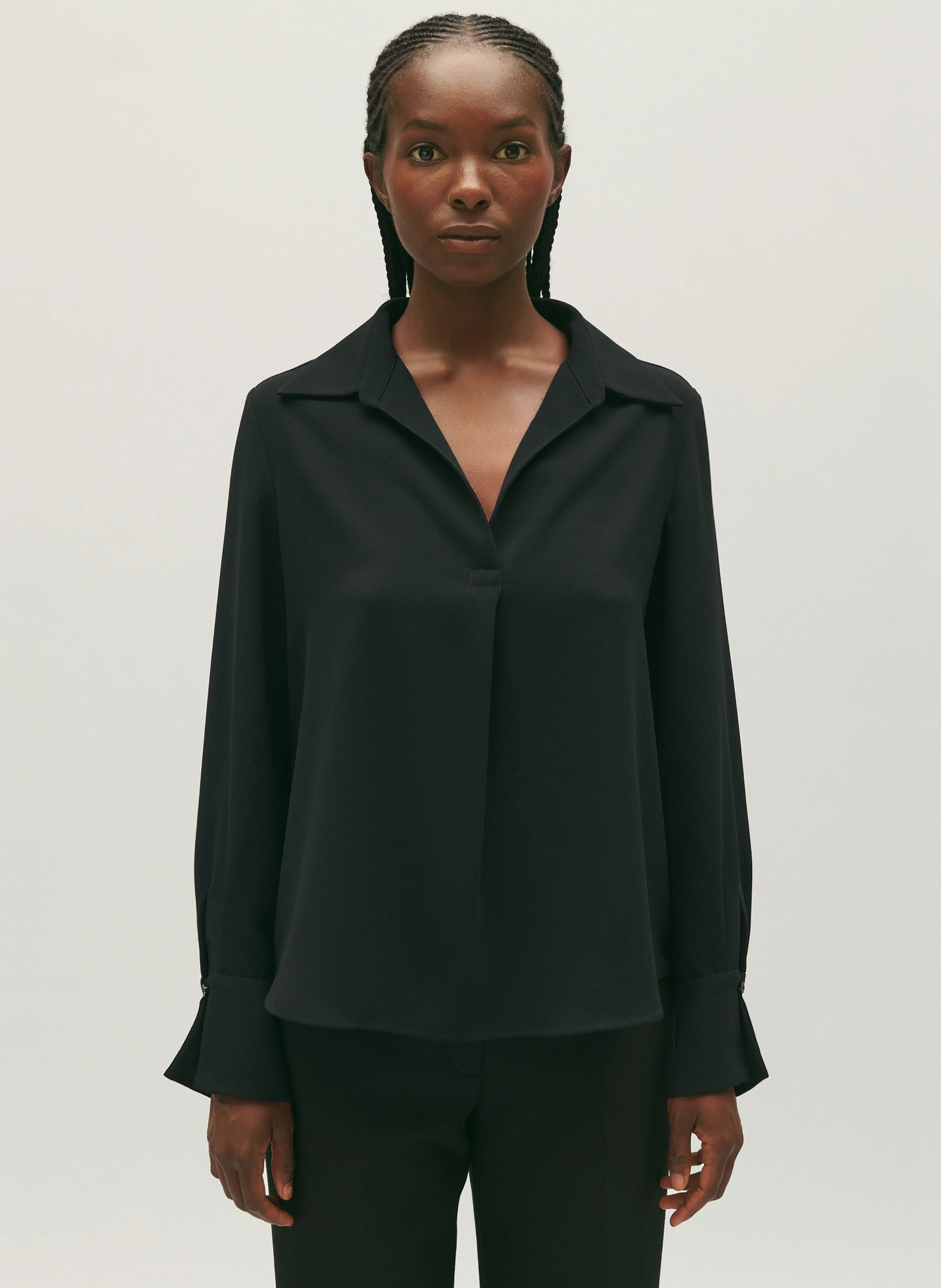 Blouse fluide col ouvert à rabats| Noir