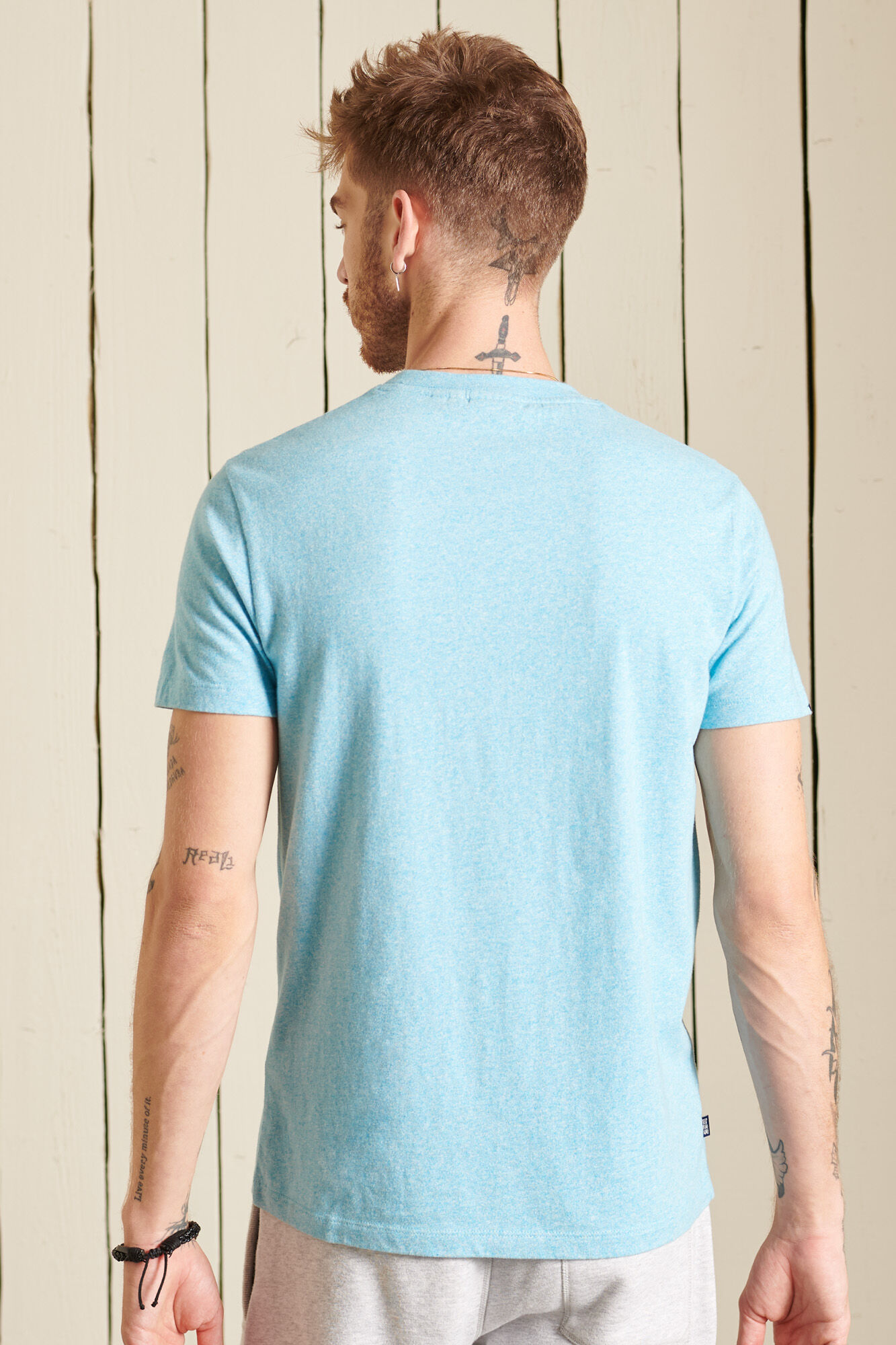 Camiseta de algodão orgânico com logo vintage bordado - turquesa