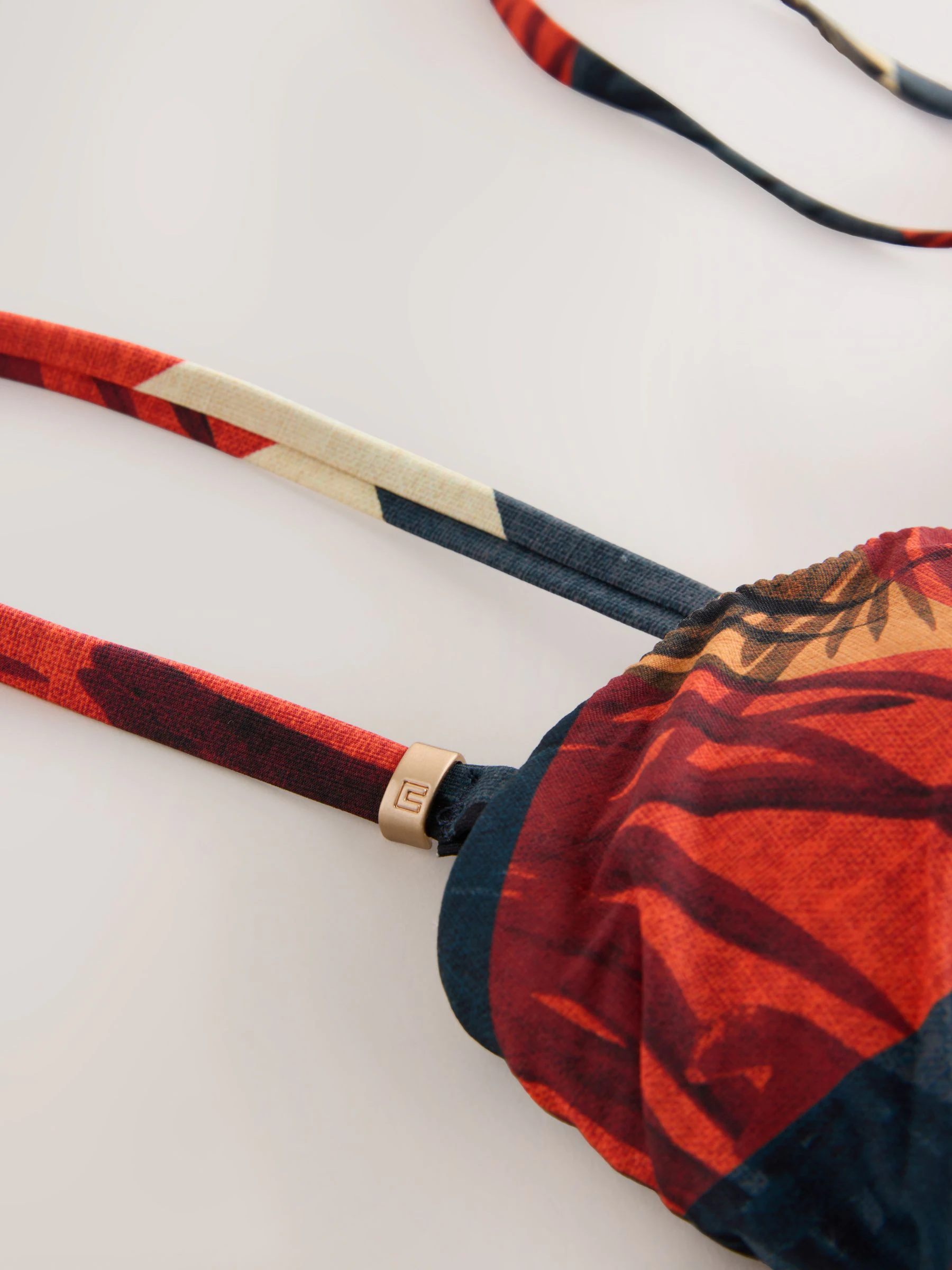 Marineblauw/oranje met palmprint - Vormgevend bandeaubadpak met buikcorrectie