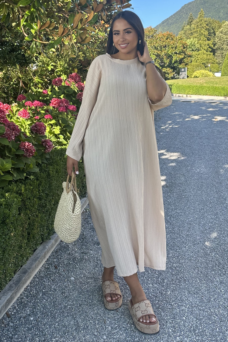 Robe beige longue à couture en relief