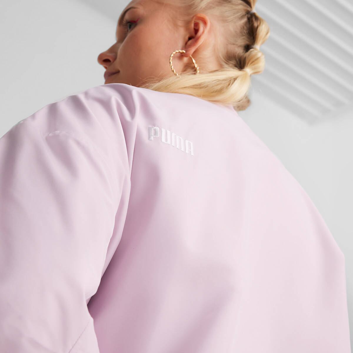 Jaqueta PUMA com zíper, estilo teddy