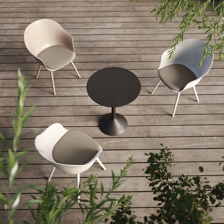 Gubi - Bat Dining Stuhl Outdoor, beige