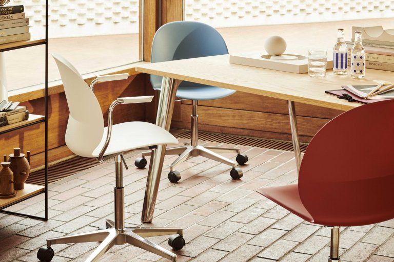 Fritz Hansen NO2 Recycle, NO2-31 stoel swivel armchair zwart
