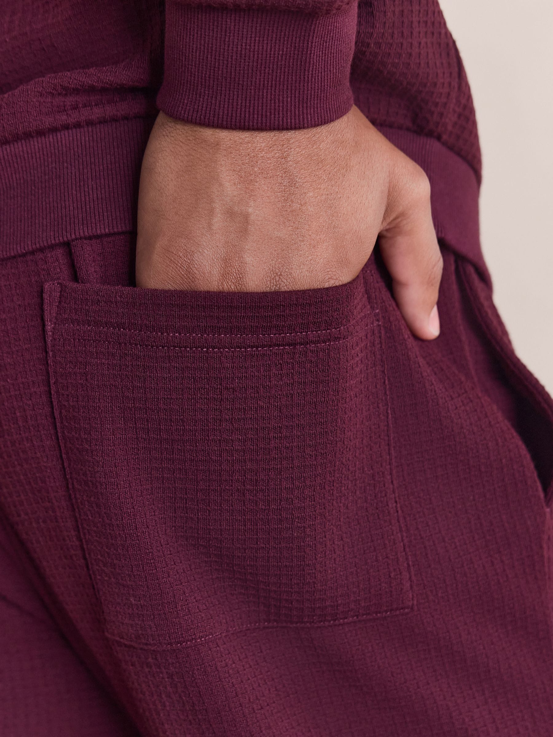 Bessenrood - Zachte pyjama met top met wafeldessin en lange mouwen