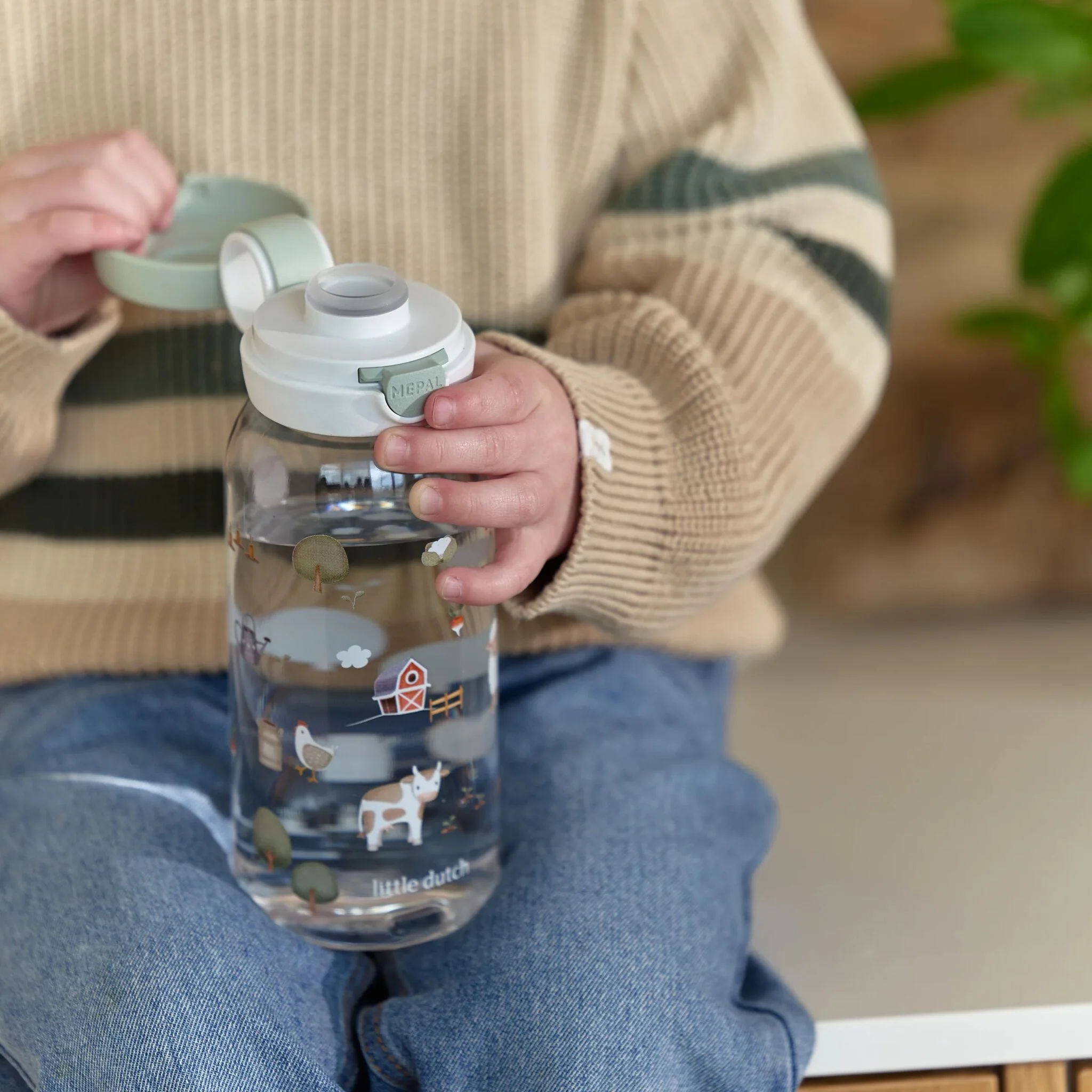 Vrolijke drinkfles boerderijprint – Stevig & makkelijk voor kinderen