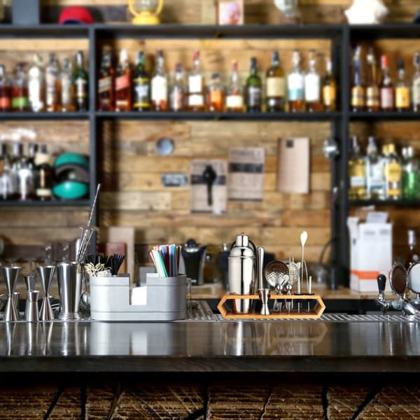 cocktailsettet med 16 deler med stativ