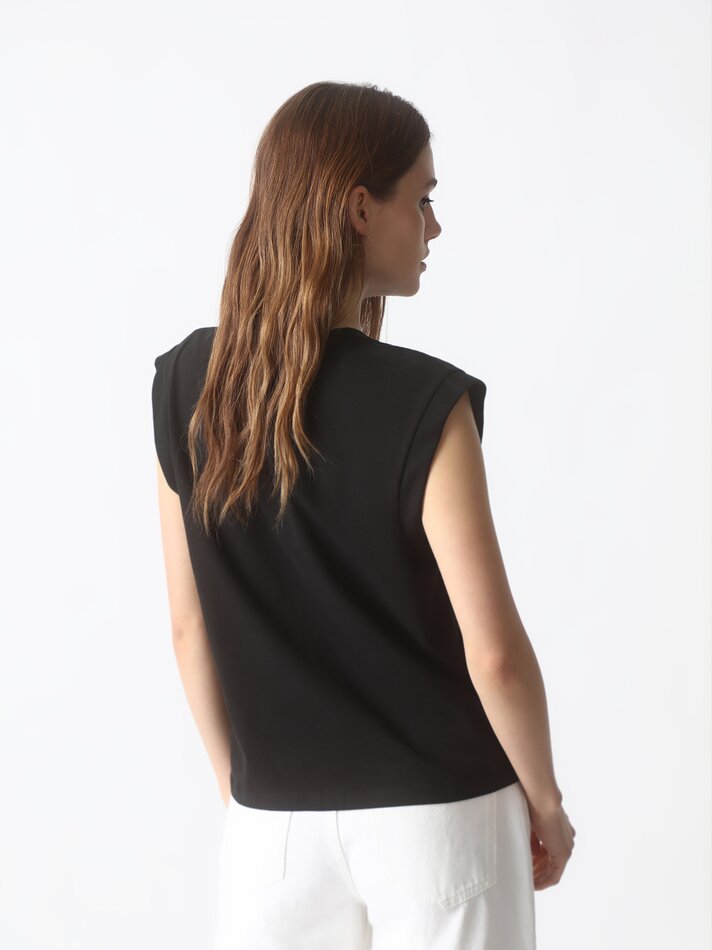Blusa sem mangas com estampa - Preta