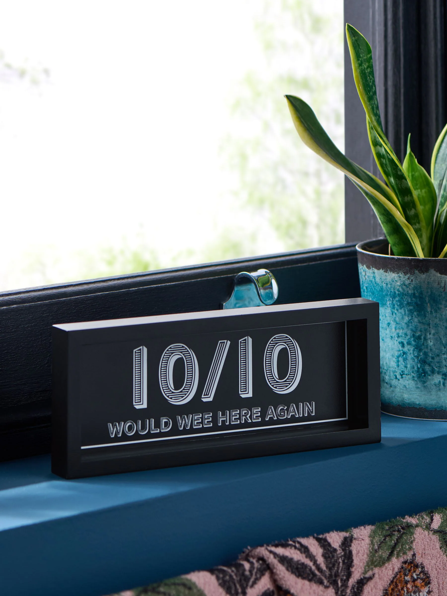 10/10 Slogan Ornament