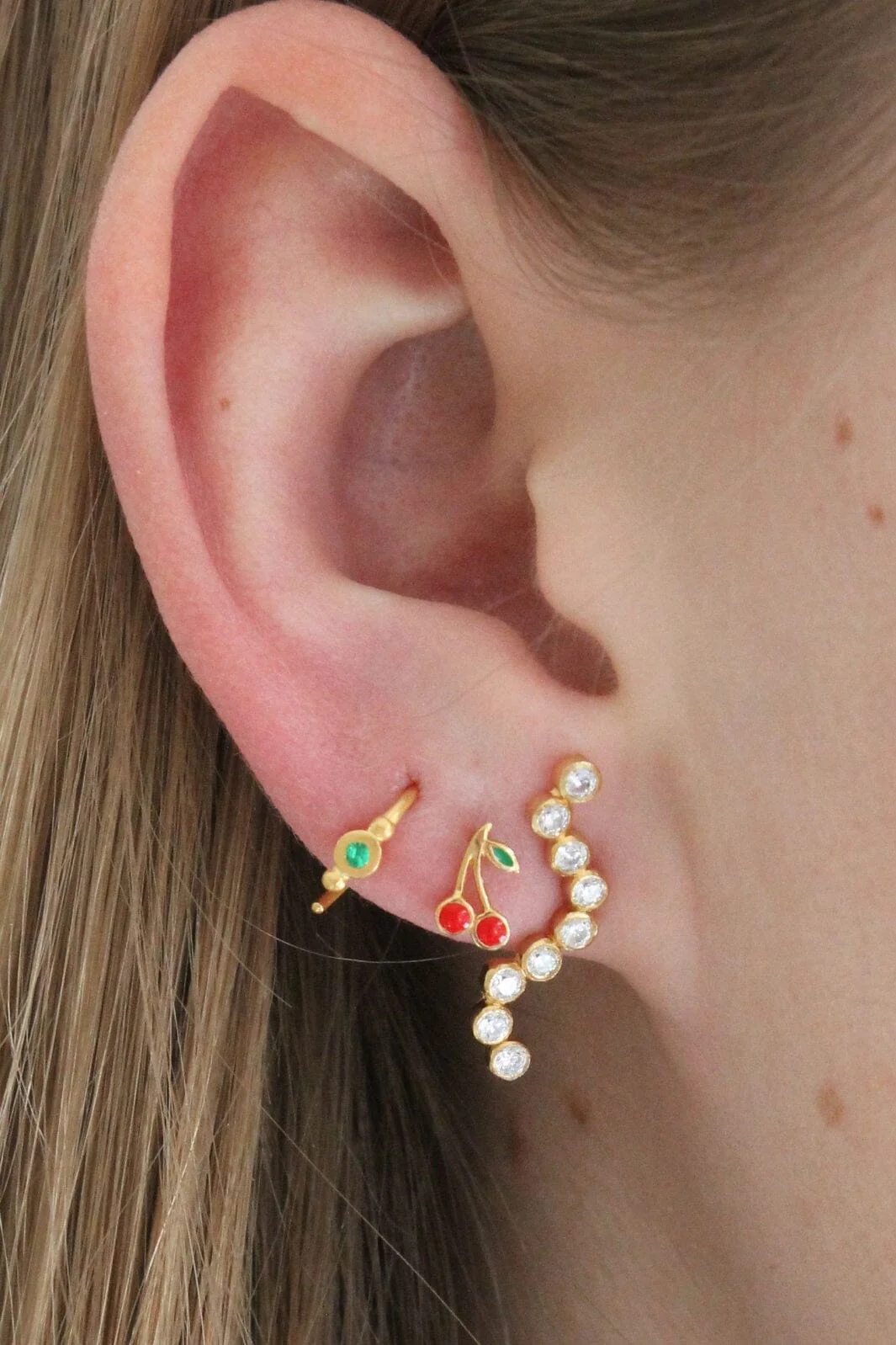 Stine A Petit Cherry Earring Goldenen Enamel