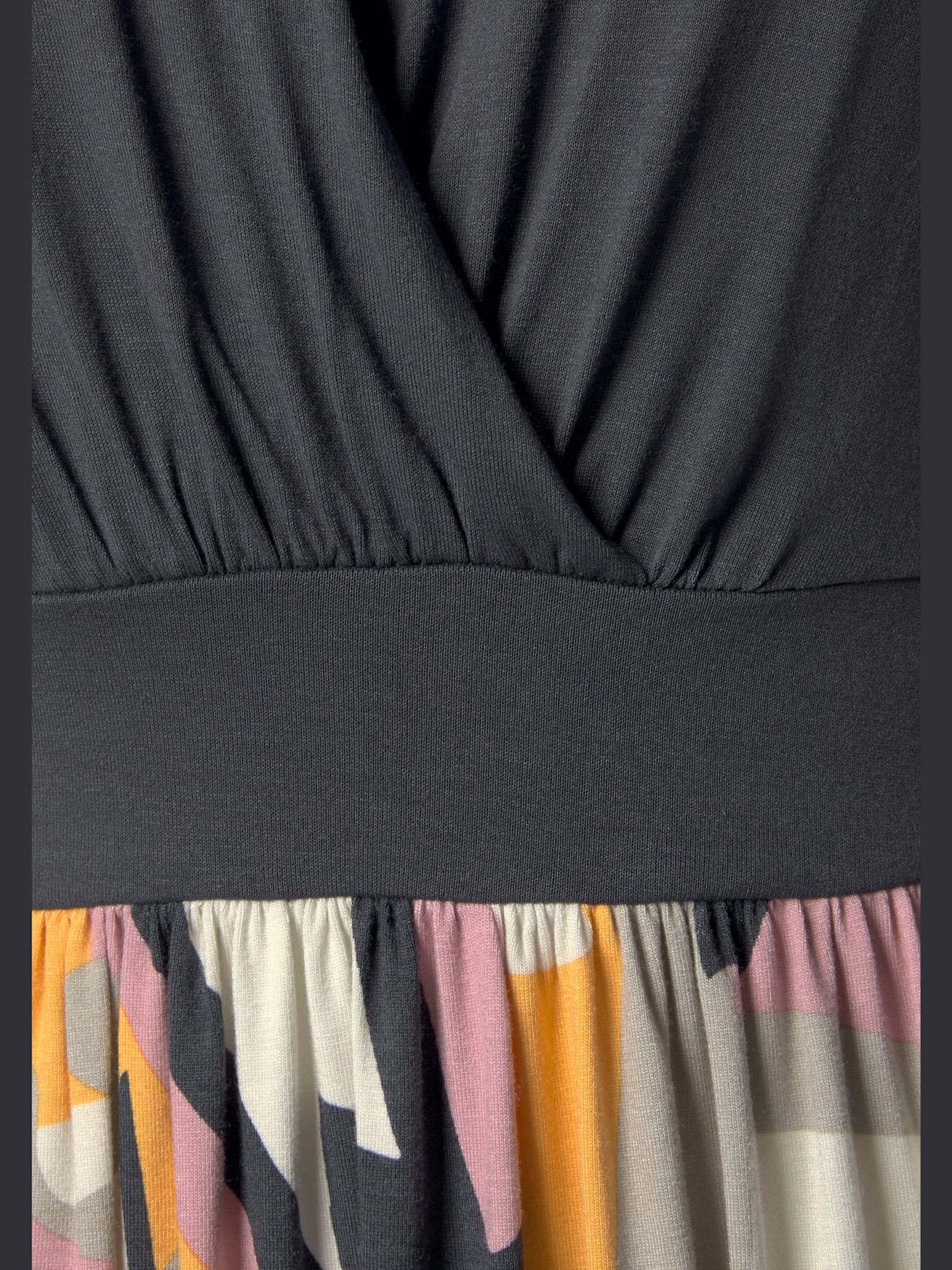 Robe d'été robe dos nu avec jupe à motifs