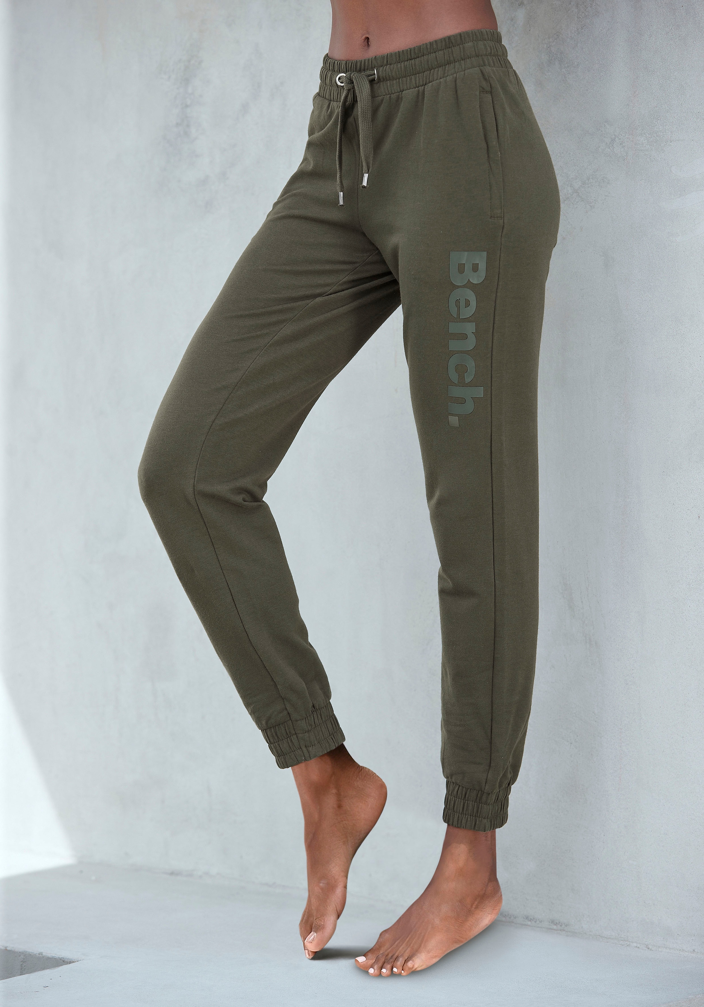 Bench. Loungewear Homewearhose  mit Reissverschluss Taschen, Loungeanzug