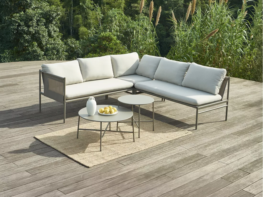 Salon de jardin modulable en acier : un canapé d'angle 5 places et tables basses gigognes - Taupe - ULAME de MYLIA