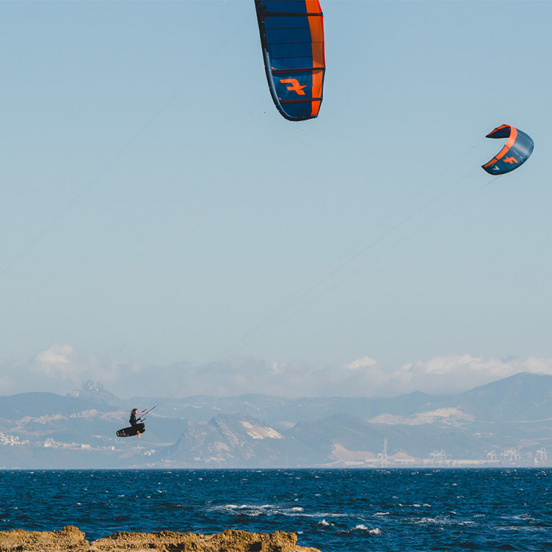 AILE DE KITESURF F-ONE TRIGGER V1 GLACIER/ABYSS