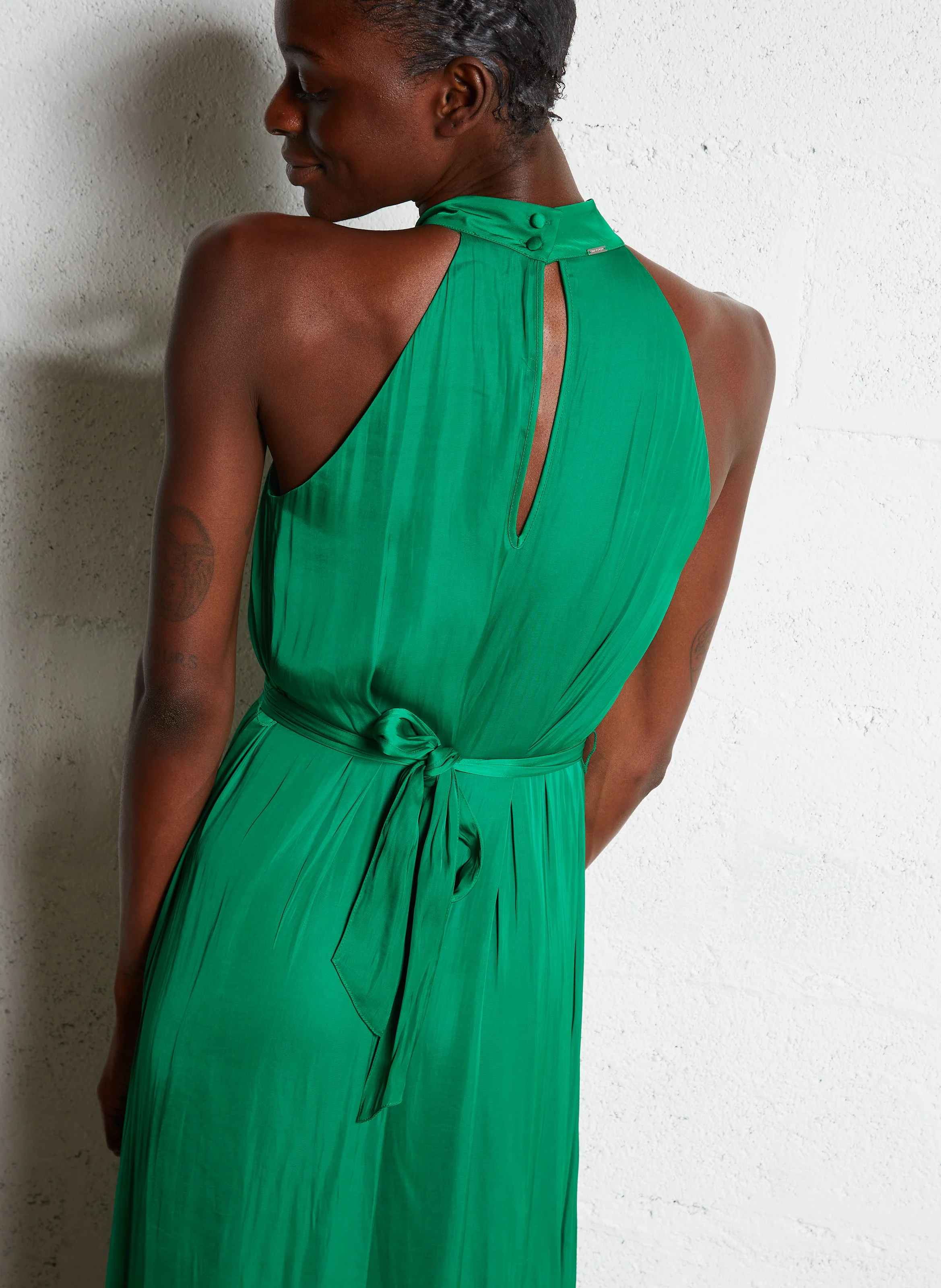 Robe longue col rond satinée | Vert