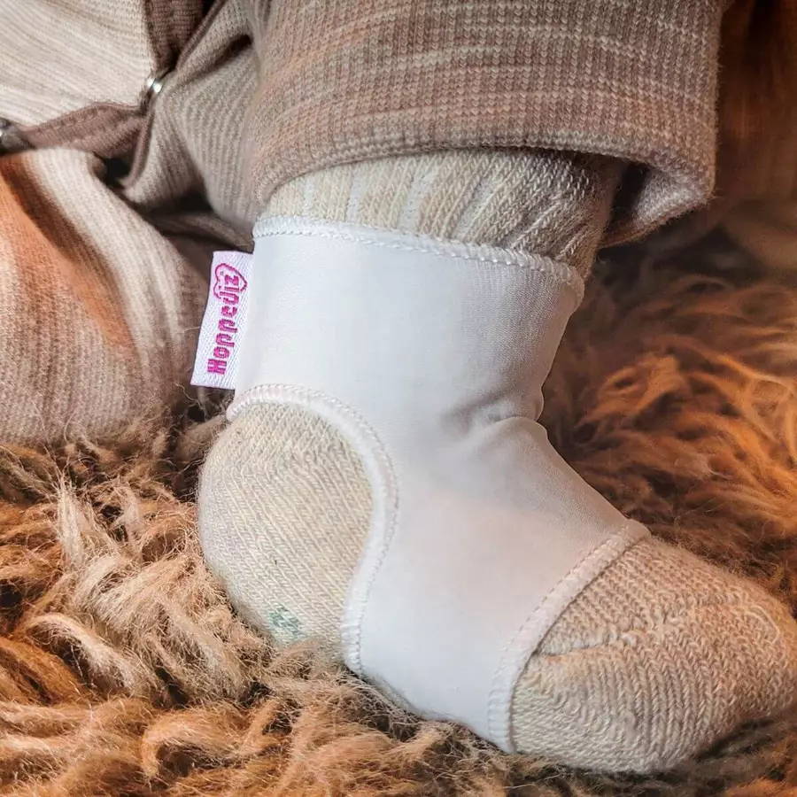 Hoppediz Babysocken Sockenhalter 3-er Set creme