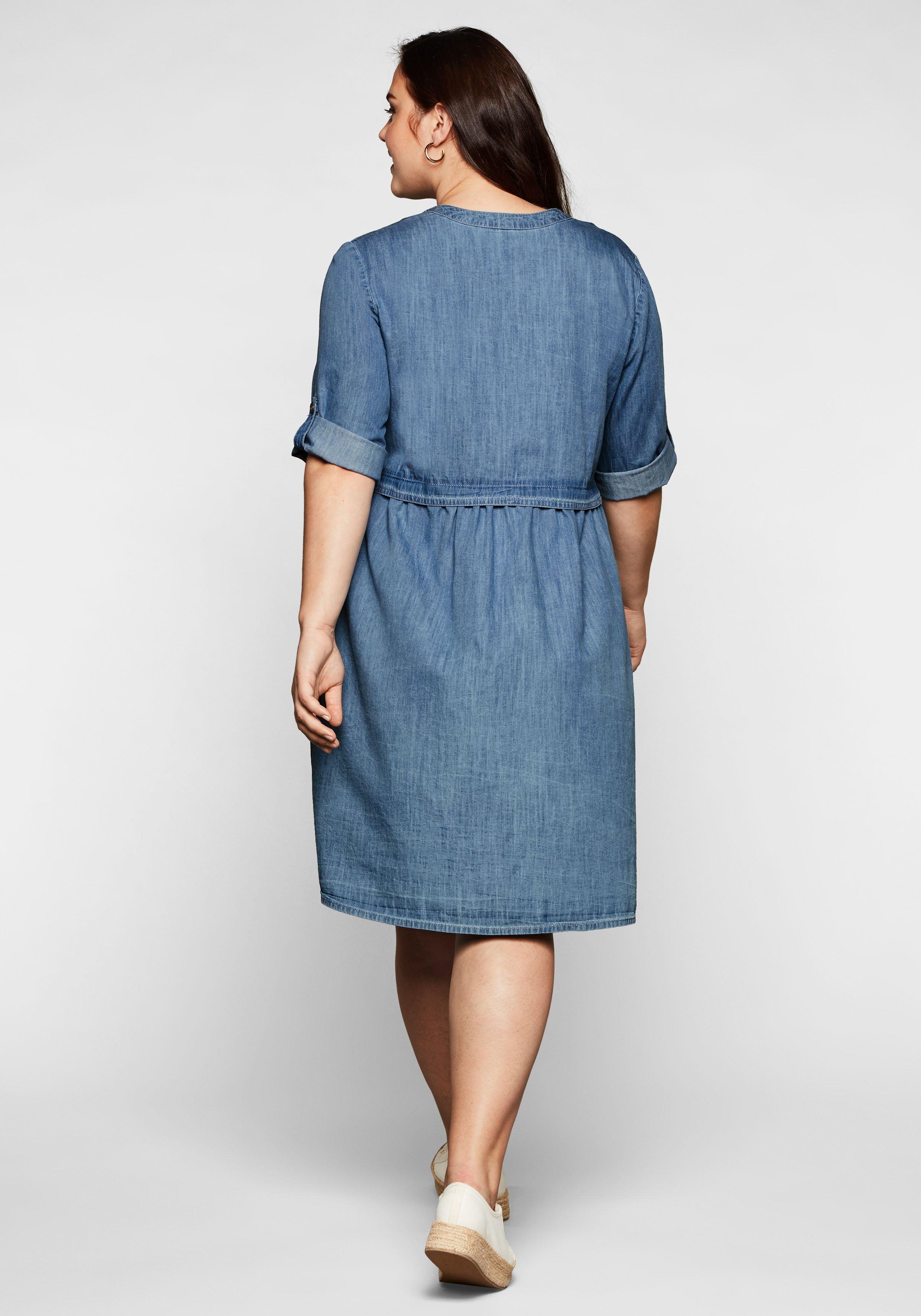Jeanskleid mit Knopfleiste und hoher Taille