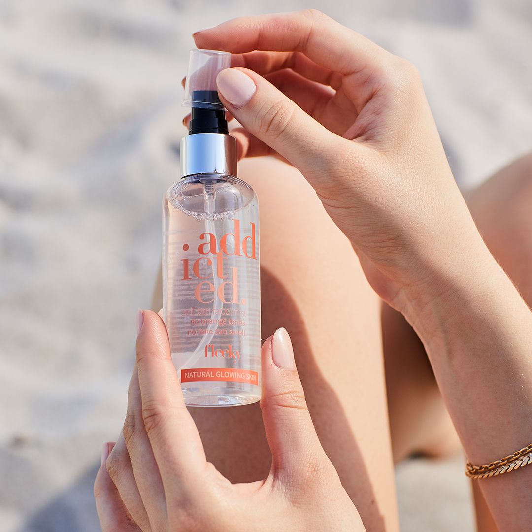 fleeky Self Tan Glowing Face Mist