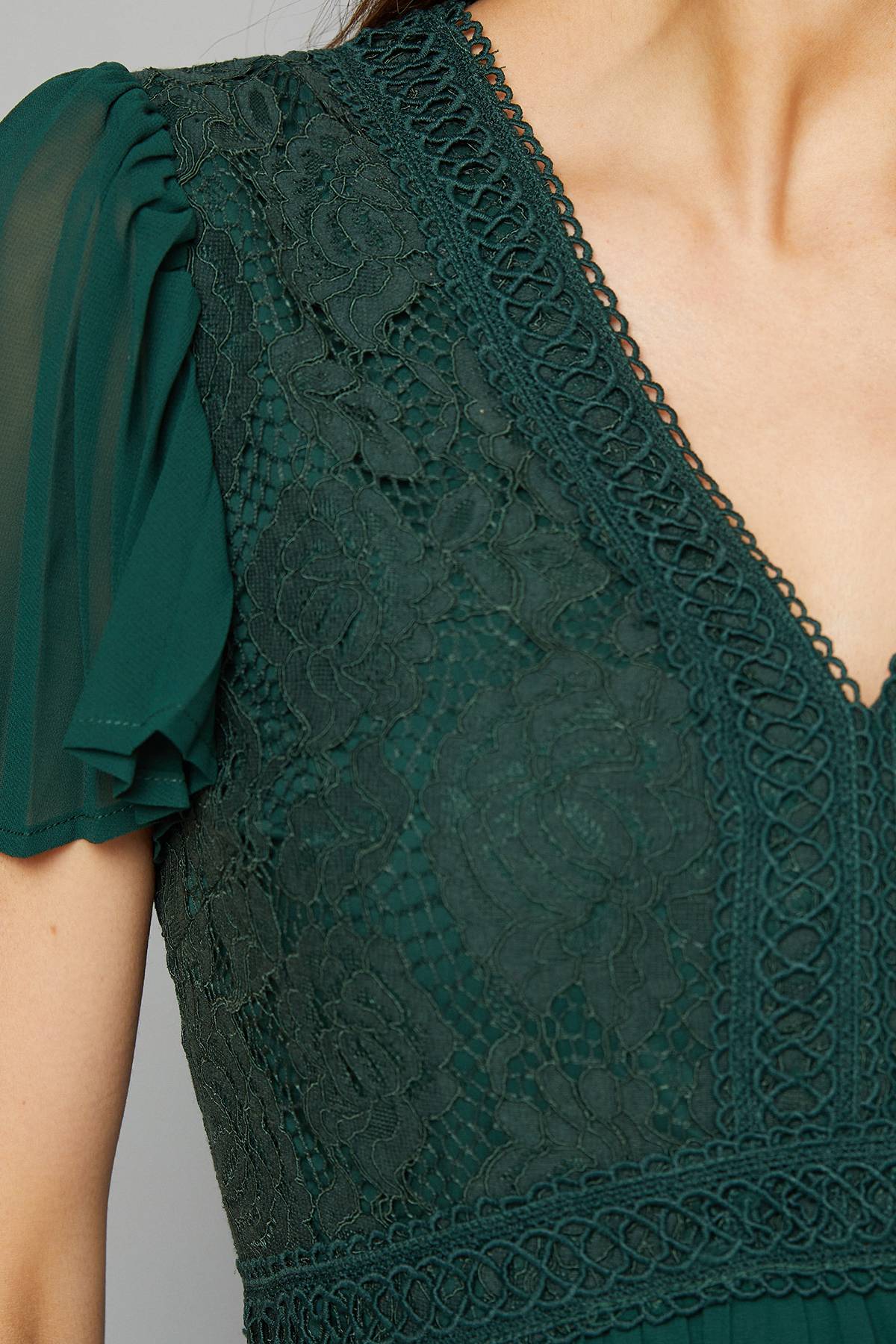 Wallis Robe Mi-Longue à Jupe Plissée en Dentelle
