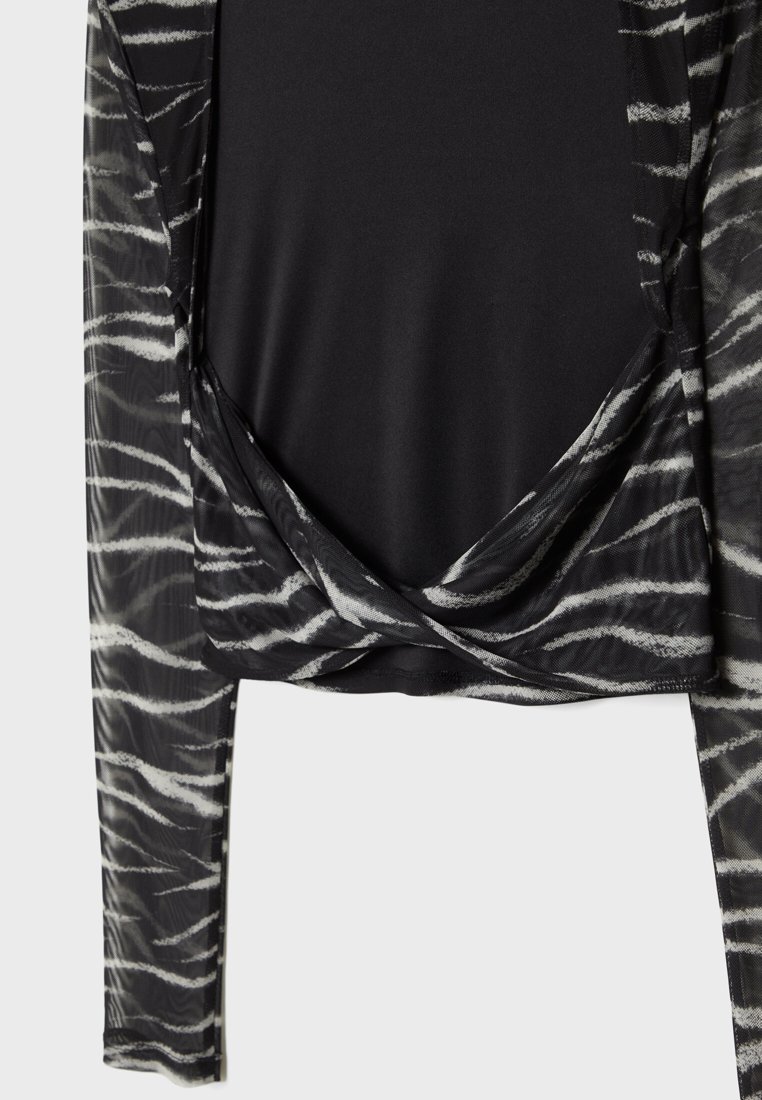 Top de tule com decote profundo nas costas