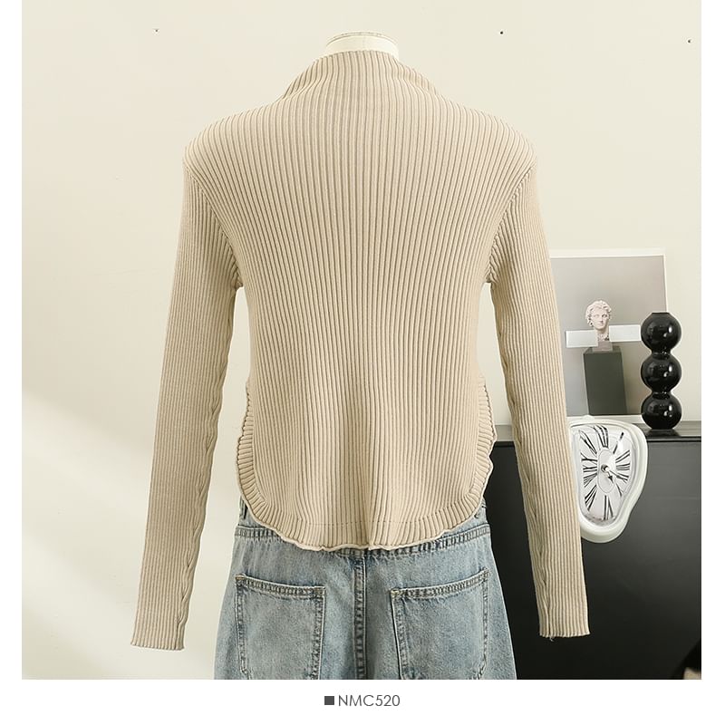 Lemongrass - Asymmetrische gebreide top met hoge hals