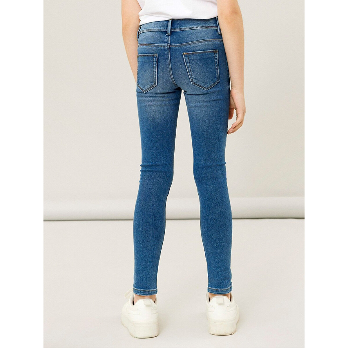 DÊ UM NOME A ELA<br>Calça jeans skinny