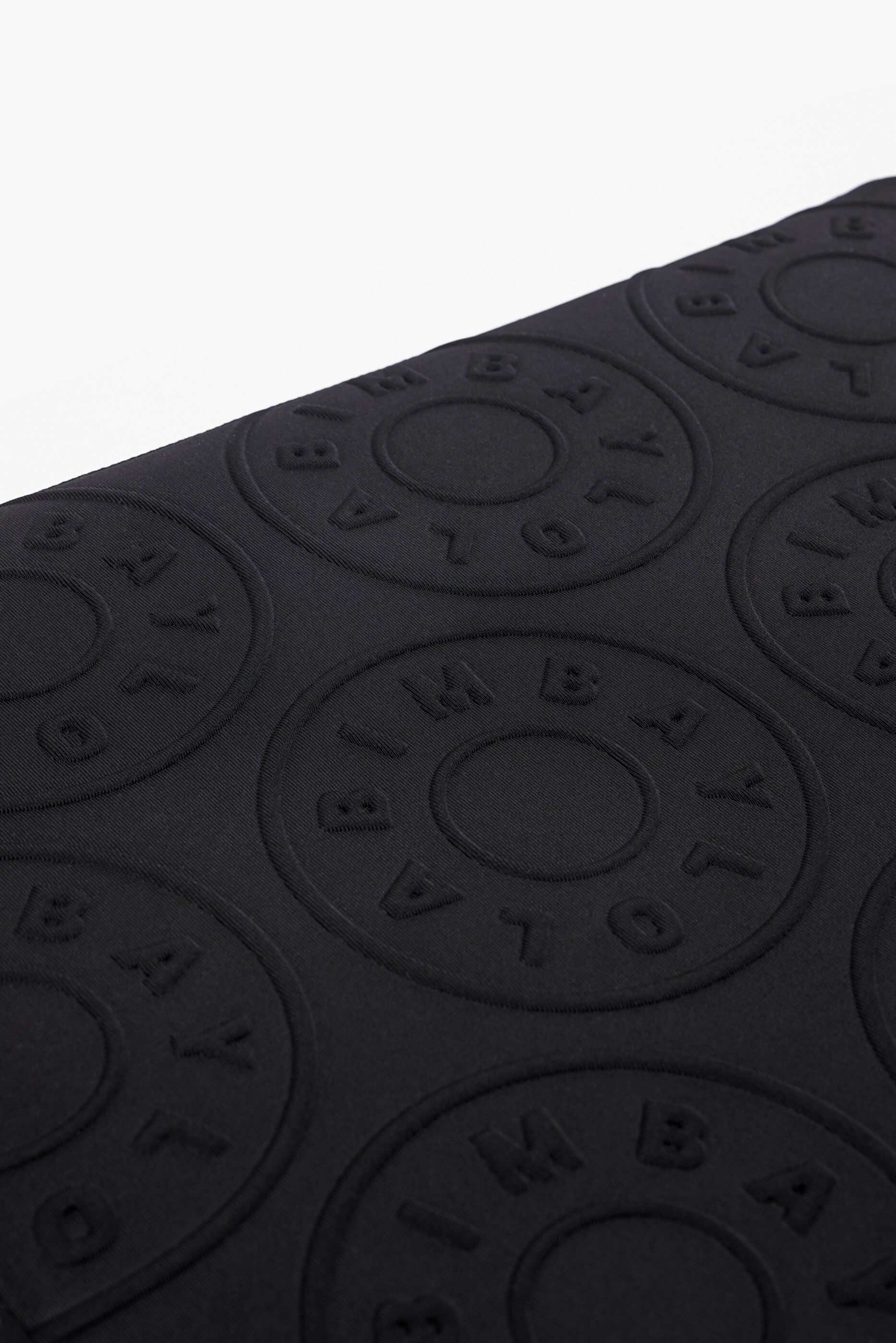 Capa para laptop de 13,5 polegadas com logotipo preto