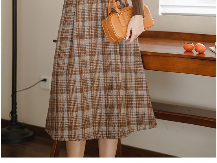 sansweet - Lange mouwen, mockneck, effen top / geruite midi-jurk
