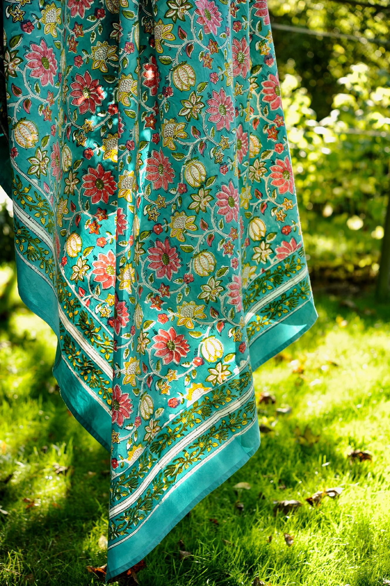 Tischdecke mit Blumenmuster, grün, multicolor, T 100 cm, B 100 cm von fischer's lagerhaus