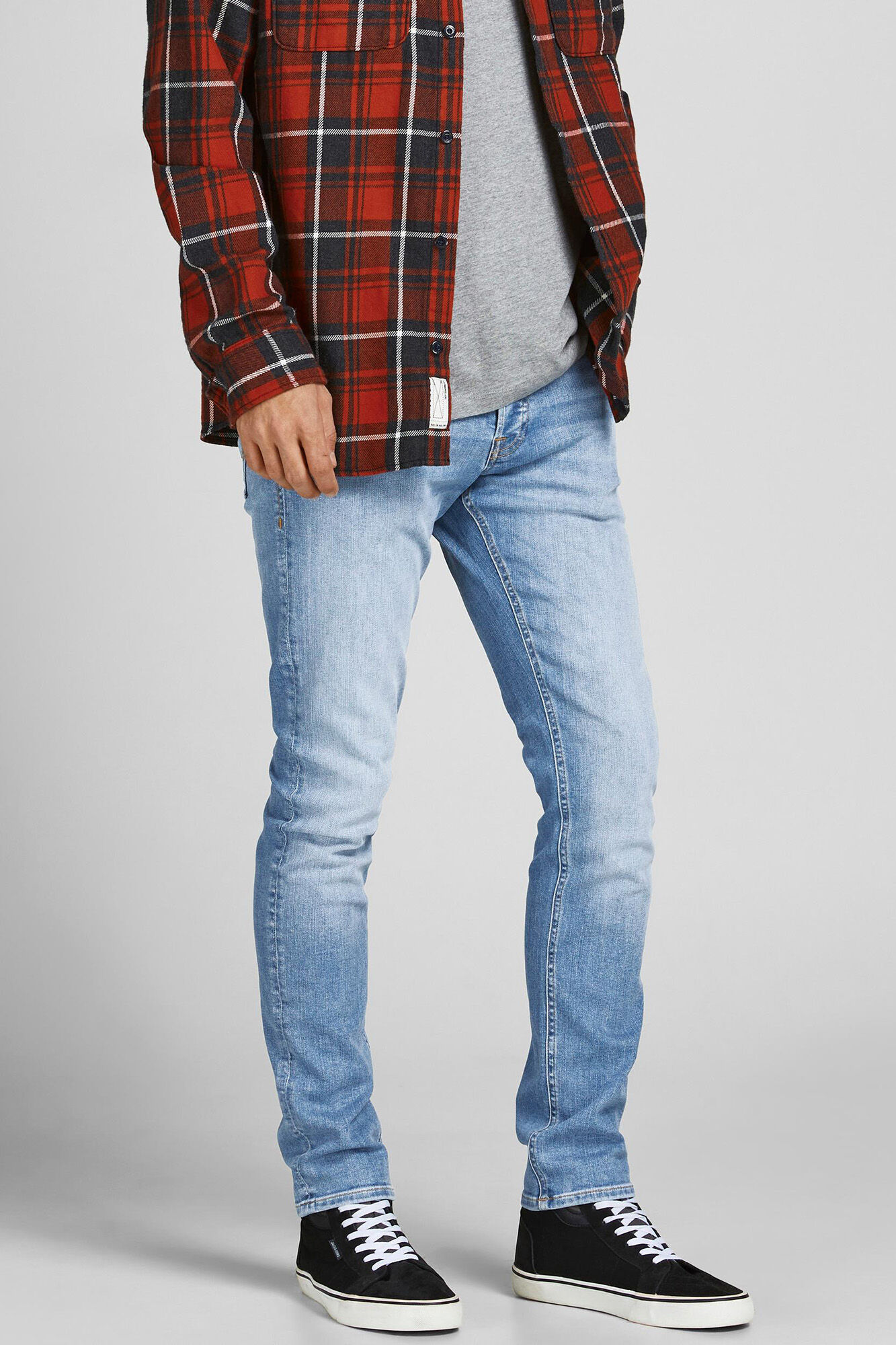 calça jeans de corte justo