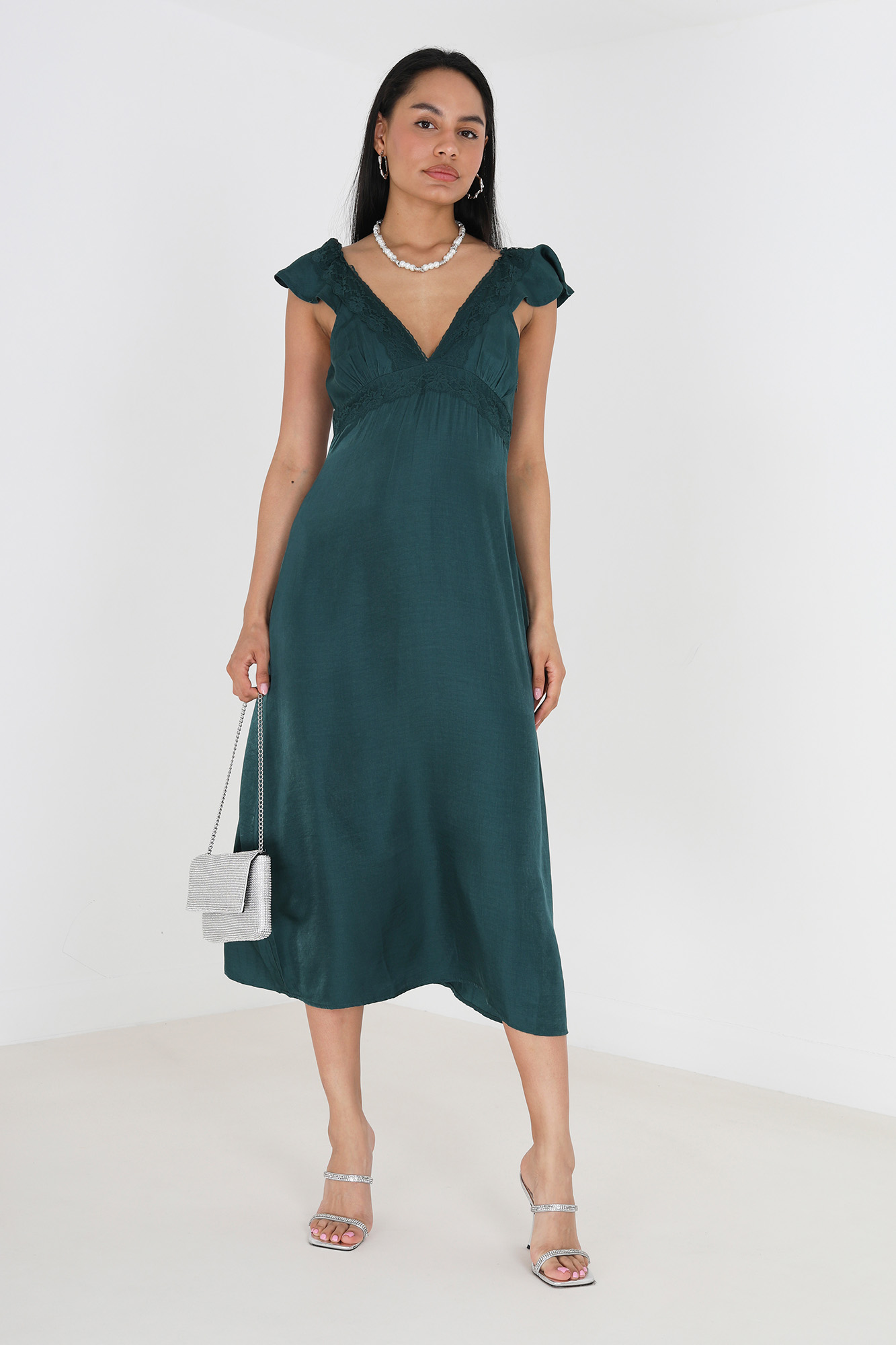 Vestido com renda e babados
