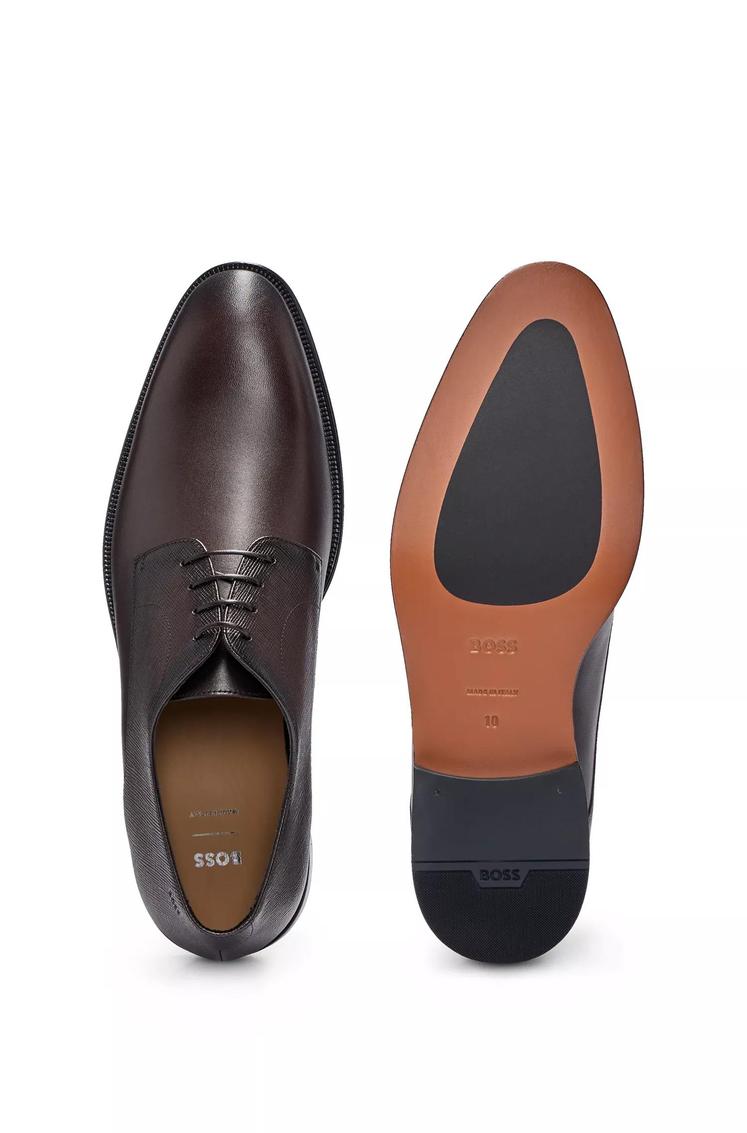 Sapatos Derby BOSS pretos, fabricados na Itália, em couro liso e estampado.