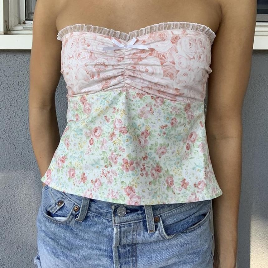 Rosesand - Geplooide tubetop met bloemenprint en kant