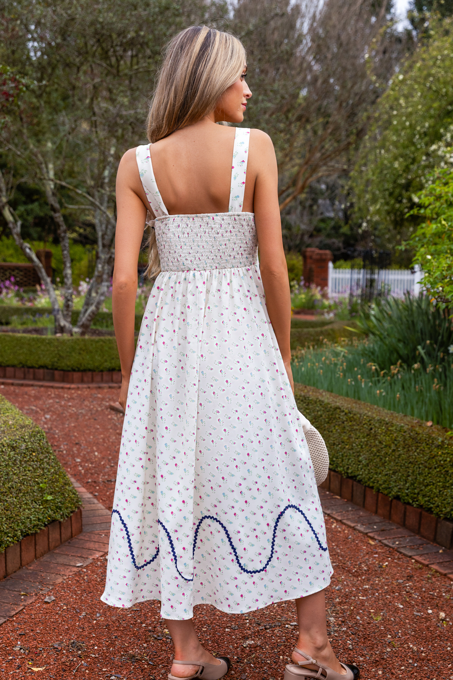 Robe maxi à fleurs et col en cœur
