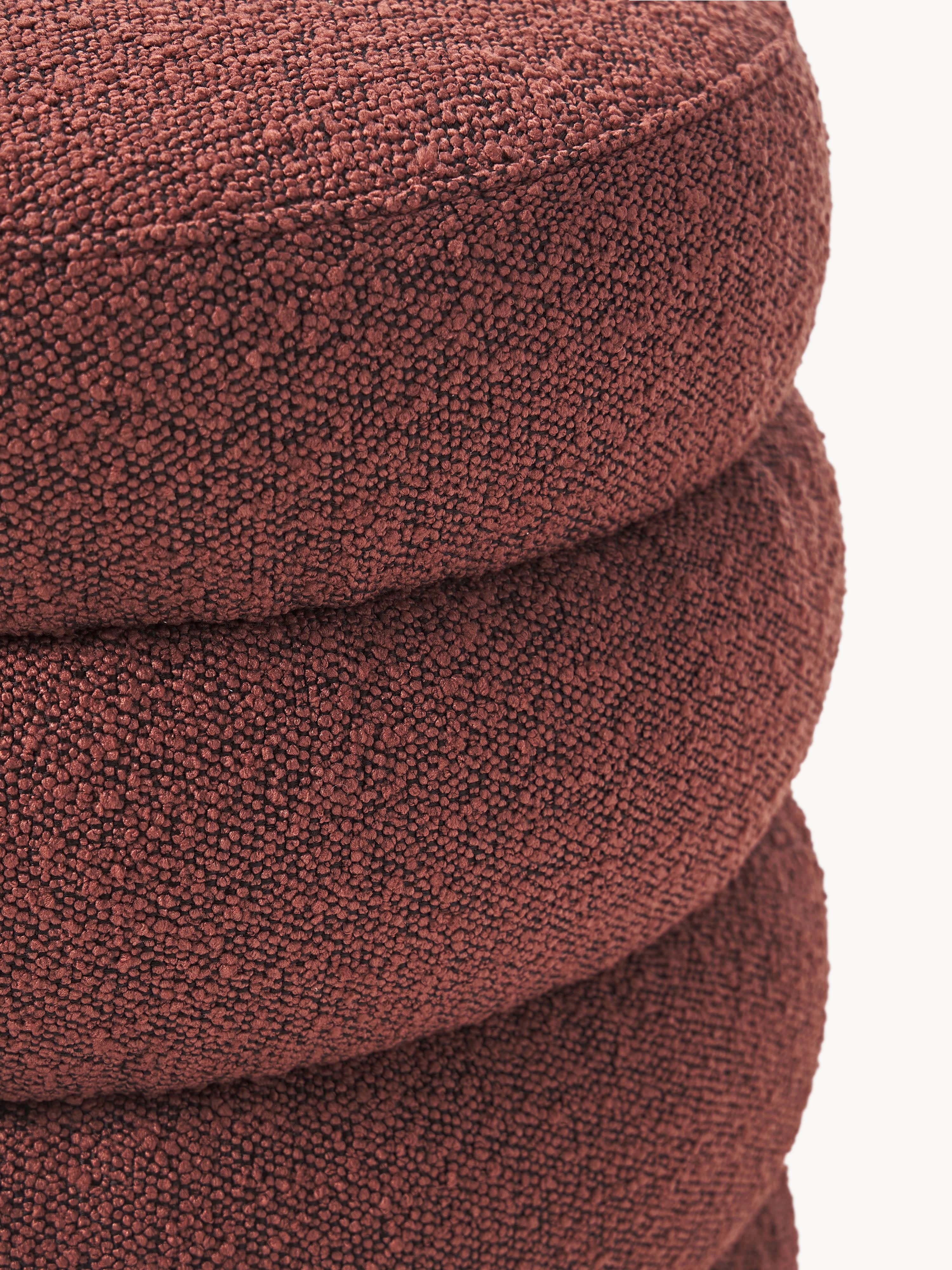 Bouclé beklede poef Alto