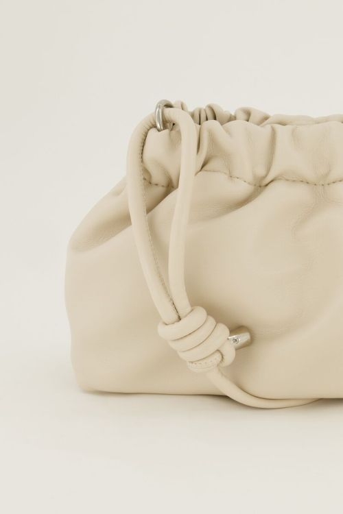 Crème crossbody tas met plooien