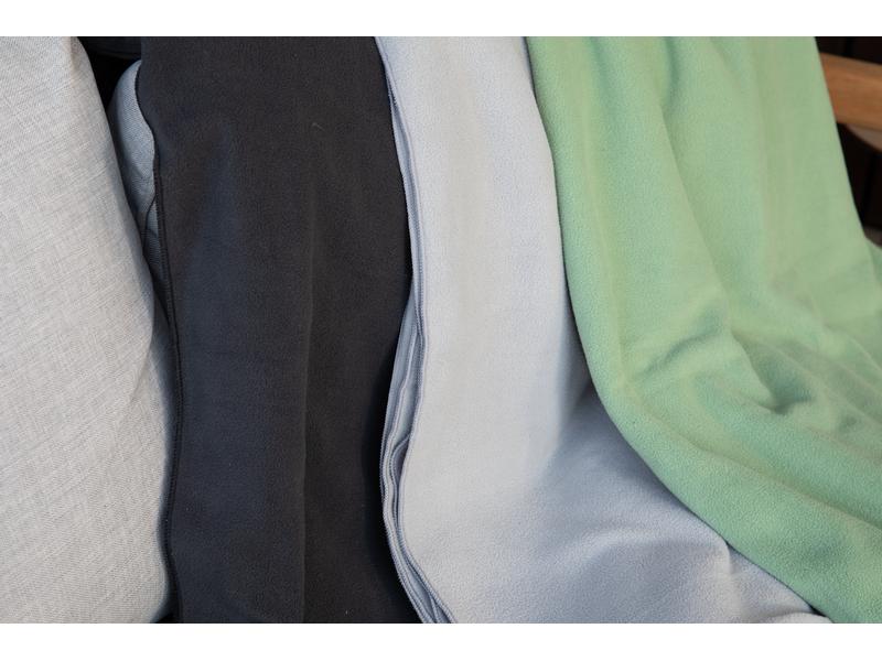 COCON Decke Fleecedecke Fleece, 150 x 210 cm, Hellgrau Flauschige Fleecedecke