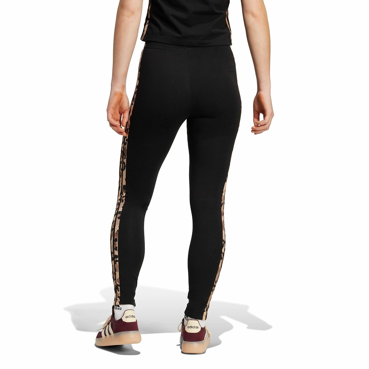 Calça legging ADIDAS SPORTSWEAR<br>Com estampa de leopardo e 3 listras